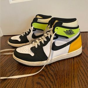 Men’s Jordan 1 high “volt” sneakers size 8 ⚡️